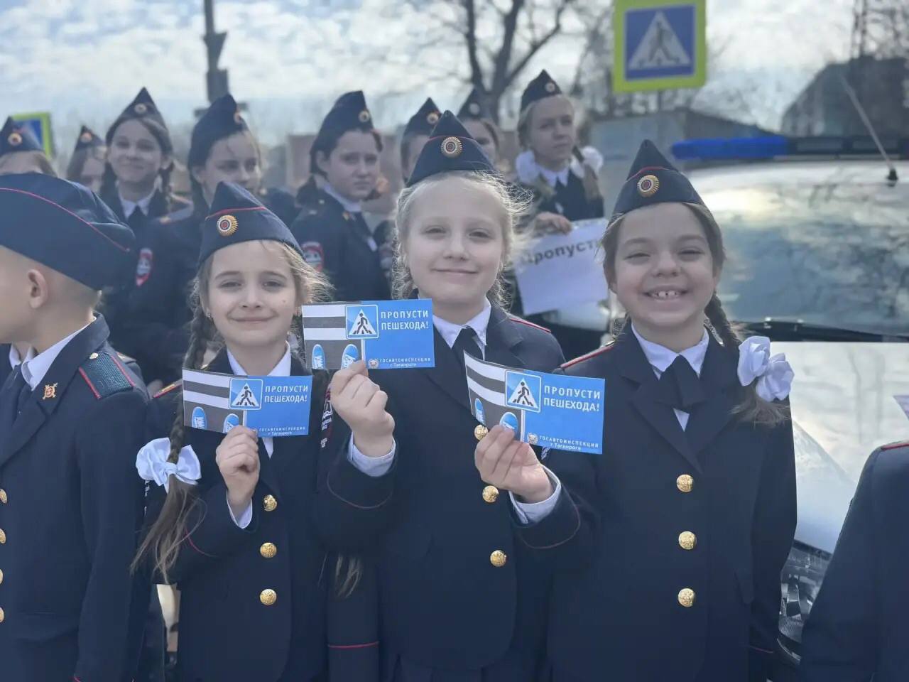 Акция «Пропусти пешехода» в Таганроге Акция «Пропусти пешехода» в Таганроге