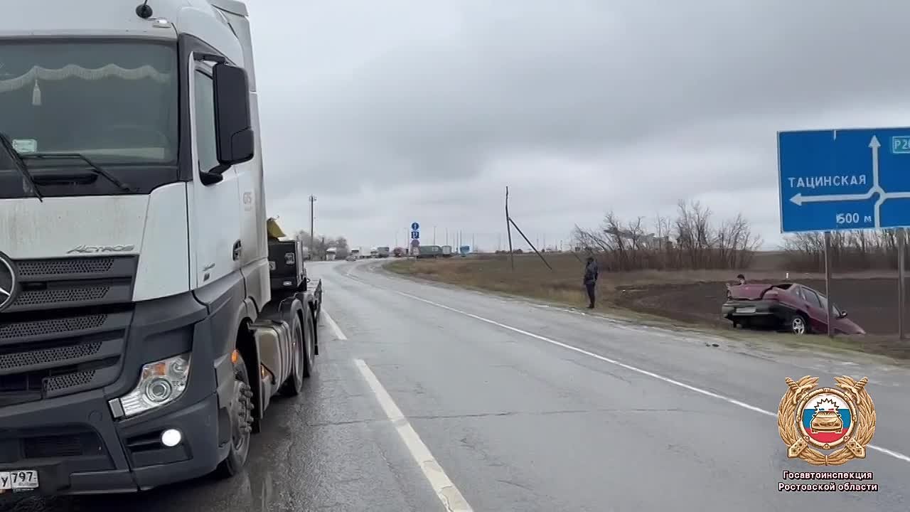 Сотрудники полиции устанавливают обстоятельства ДТП с двумя пострадавшими