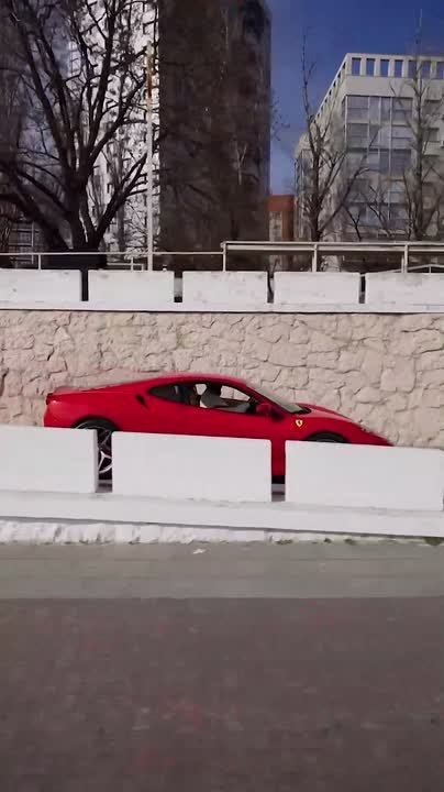 Блогера Николая Василенко оштрафовали за езду на красной Ferrari по набережной в Ростове-на-Дону, сообщила Ирина Волк