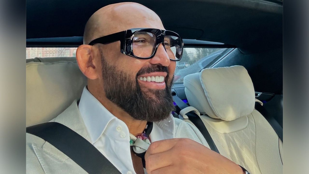 После разговора с мэром Ростова блогер, прокатившийся по пешеходной набережной на роскошном "Феррари", купит автомобиль повышенной проходимости для СВО После разговора с мэром Ростова блогер, прокатившийся по пешеходной набережной на роскошном "Феррари", купит автомобиль повышенной проходимости для СВО