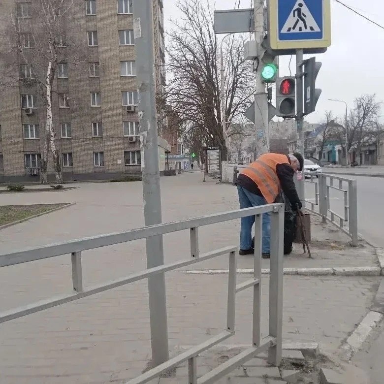 26 марта в городе были выполнены работы по уборке и содержанию территории 26 марта в городе были выполнены работы по уборке и содержанию территории