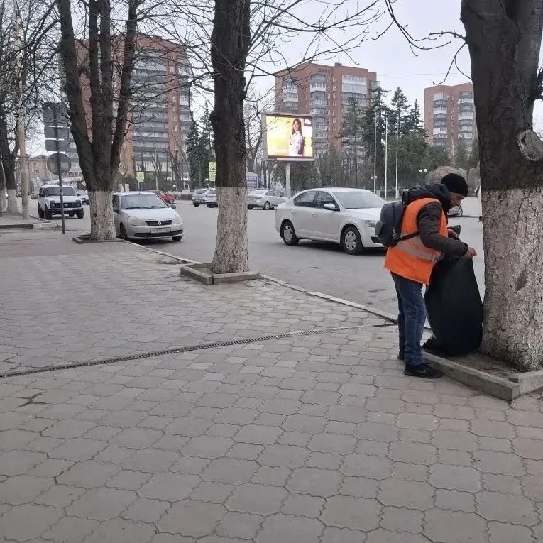 26 марта в городе были выполнены работы по уборке и содержанию территории 26 марта в городе были выполнены работы по уборке и содержанию территории