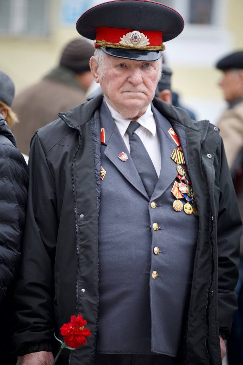 В Таганроге открыта мемориальная доска полковнику милиции Ивану Бондаренко В Таганроге открыта мемориальная доска полковнику милиции Ивану Бондаренко