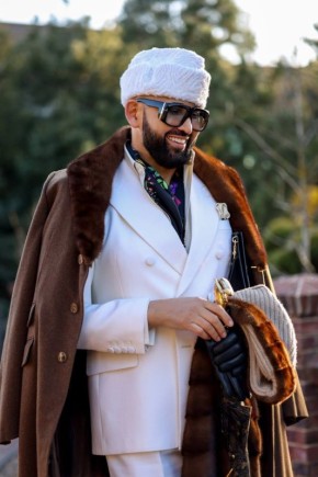 Владислав Шурыгин: Интересно получается, пидор "позитивчик" окончательно попутал берега и теперь, почувствовав, как подгорает тухес, решил по легкому откупиться, кинуть бабла терпилам