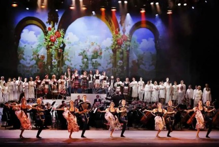 Юрий Слюсарь: Подписал распоряжение поддержать деятелей искусства: 97 человек получат специальные выплаты к Всемирному дню театра, который отмечается сегодня