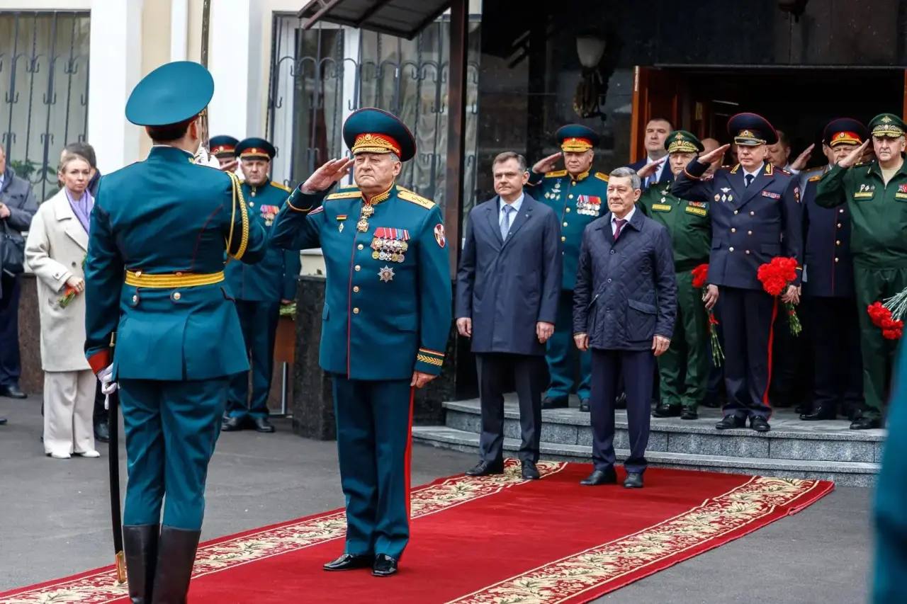 Александр Скрябин: Уважаемые ростовчане!. . Сегодня отмечается День войск национальной гвардии Российской Федерации Александр Скрябин: Уважаемые ростовчане!. . Сегодня отмечается День войск национальной гвардии Российской Федерации