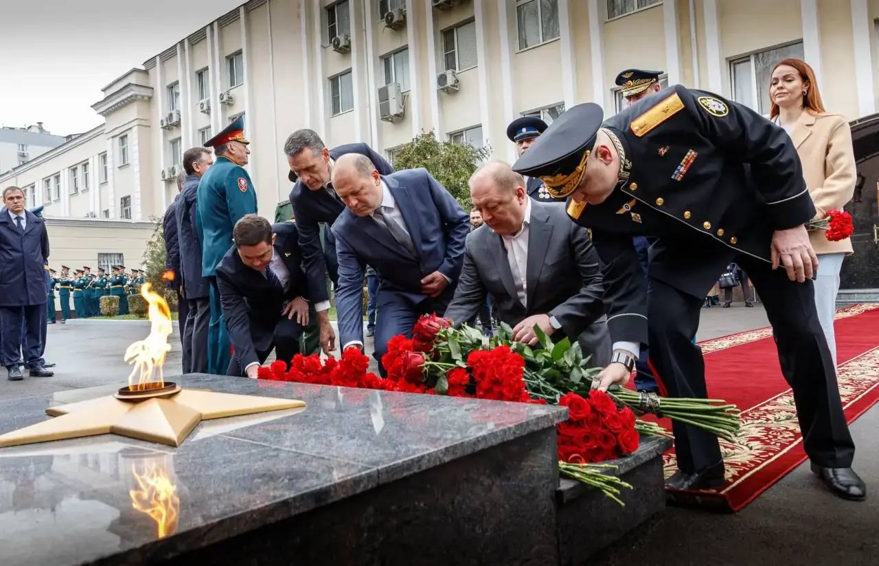 Александр Скрябин: Уважаемые ростовчане!. . Сегодня отмечается День войск национальной гвардии Российской Федерации Александр Скрябин: Уважаемые ростовчане!. . Сегодня отмечается День войск национальной гвардии Российской Федерации