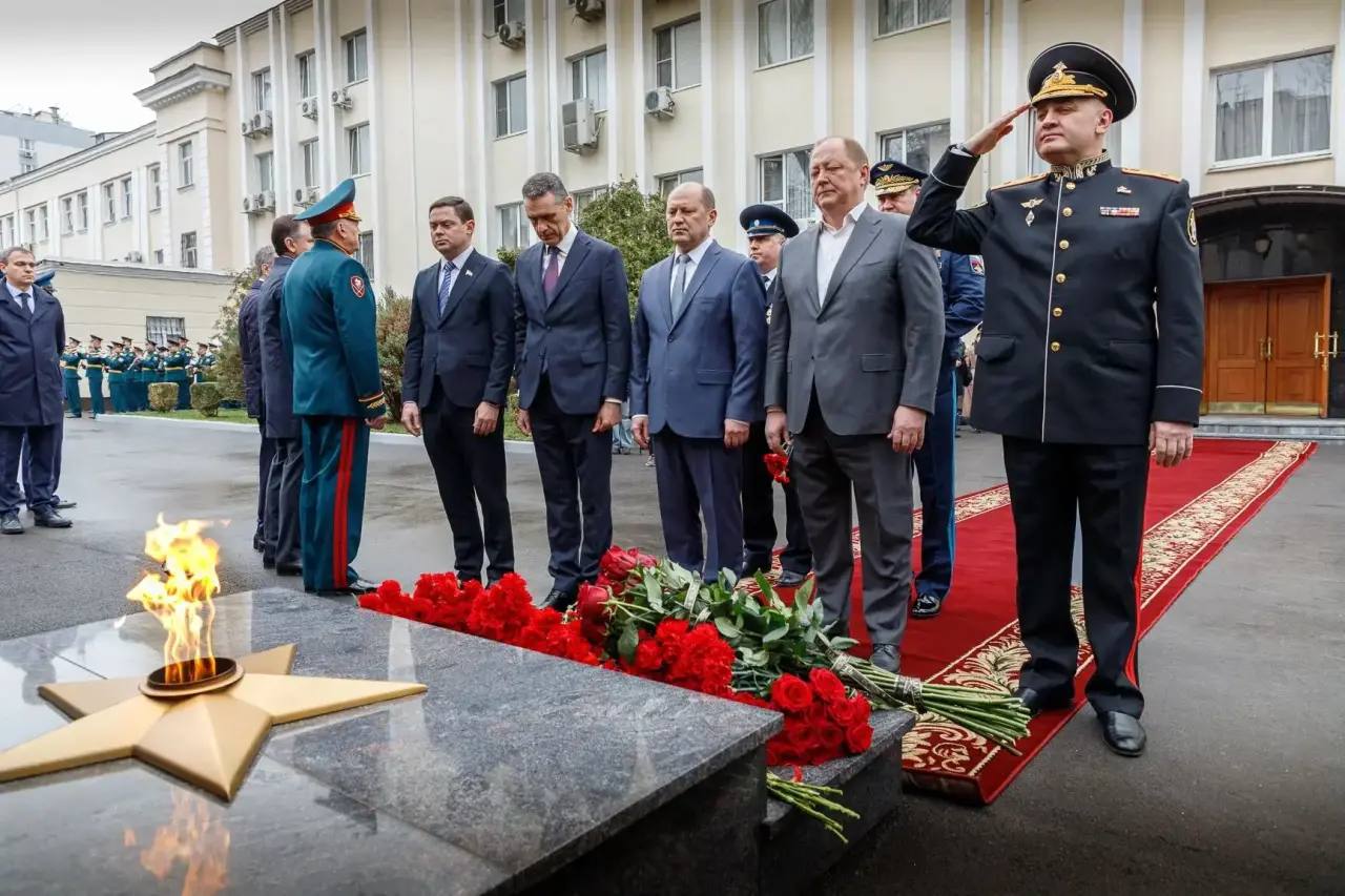 Александр Скрябин: Уважаемые ростовчане!. . Сегодня отмечается День войск национальной гвардии Российской Федерации Александр Скрябин: Уважаемые ростовчане!. . Сегодня отмечается День войск национальной гвардии Российской Федерации