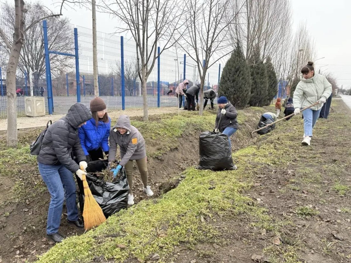 Завтра в Батайске продолжим субботники в рамках весеннего месячника чистоты