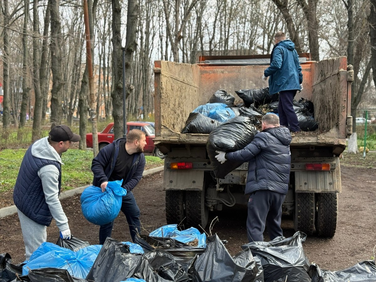Сегодня в Батайске продолжили субботники в рамках весеннего месячника чистоты Сегодня в Батайске продолжили субботники в рамках весеннего месячника чистоты