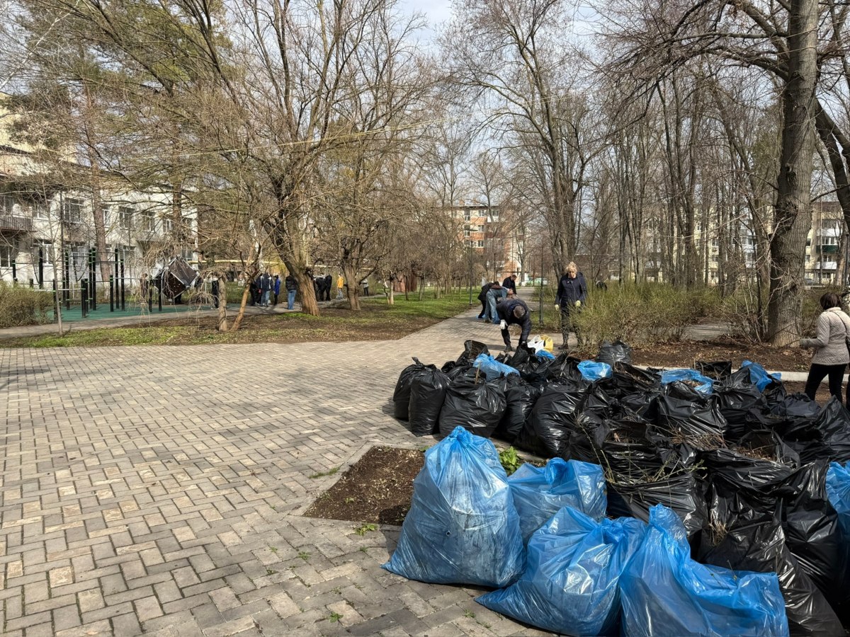Сегодня в Батайске продолжили субботники в рамках весеннего месячника чистоты Сегодня в Батайске продолжили субботники в рамках весеннего месячника чистоты