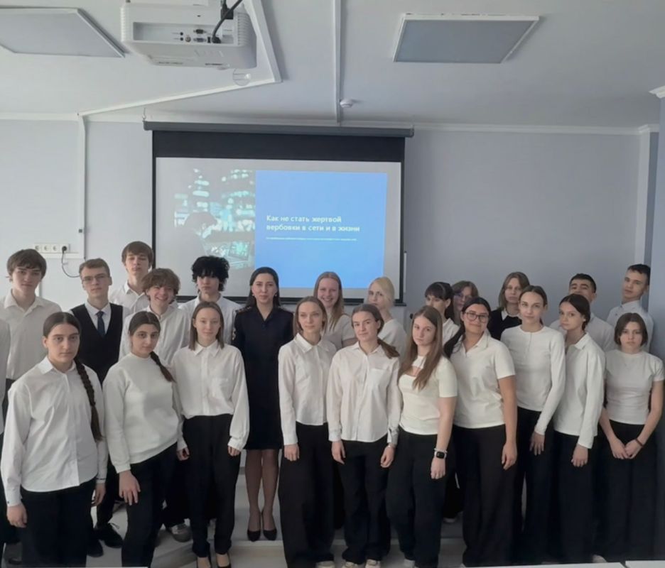 Сотрудник правового отдела ГУ МВД России по Ростовской области провела встречу с учениками