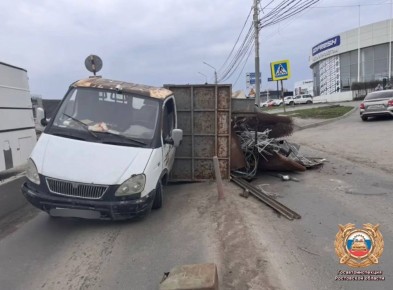 По предварительным данным, водитель «Газели» не справился с управлением