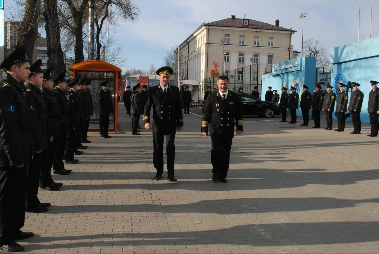 В рамках рабочей поездки в Ростовскую область руководитель Росморречфлота Андрей Тарасенко посетил Институт водного транспорта имени Г.Я. Седова – филиал ГМУ им. адм. Ф.Ф. Ушакова. Руководителю продемонстрировали обучение...