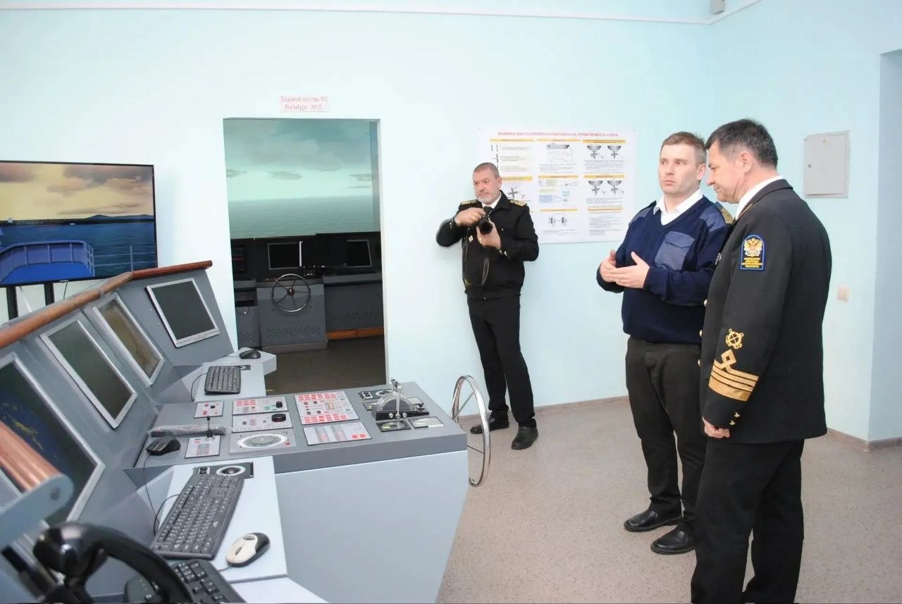В рамках рабочей поездки в Ростовскую область руководитель Росморречфлота Андрей Тарасенко посетил Институт водного транспорта имени Г.Я. Седова – филиал ГМУ им. адм. Ф.Ф. Ушакова. Руководителю продемонстрировали обучение... В рамках рабочей поездки в Ростовскую область руководитель Росморречфлота Андрей Тарасенко посетил Институт водного транспорта имени Г.Я. Седова – филиал ГМУ им. адм. Ф.Ф. Ушакова. Руководителю продемонстрировали обучение...
