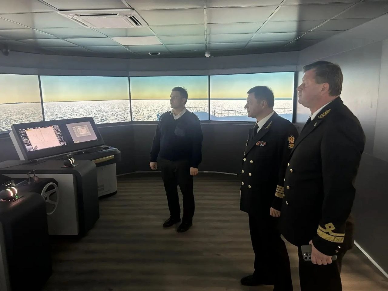 В рамках рабочей поездки в Ростовскую область руководитель Росморречфлота Андрей Тарасенко посетил Институт водного транспорта имени Г.Я. Седова – филиал ГМУ им. адм. Ф.Ф. Ушакова. Руководителю продемонстрировали обучение... В рамках рабочей поездки в Ростовскую область руководитель Росморречфлота Андрей Тарасенко посетил Институт водного транспорта имени Г.Я. Седова – филиал ГМУ им. адм. Ф.Ф. Ушакова. Руководителю продемонстрировали обучение...