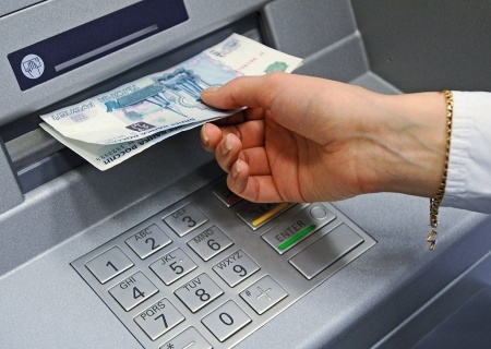 Центробанк и налоговая служба повышают контроль за денежными переводами граждан