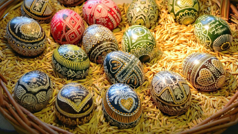 Пасхальные яйца без химии: как красить натуральными красителями