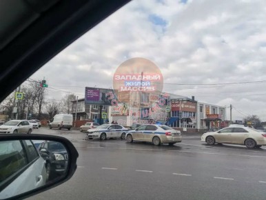 Полицейский автомобиль попал в ДТП на пересечении Доватора и Мадояна