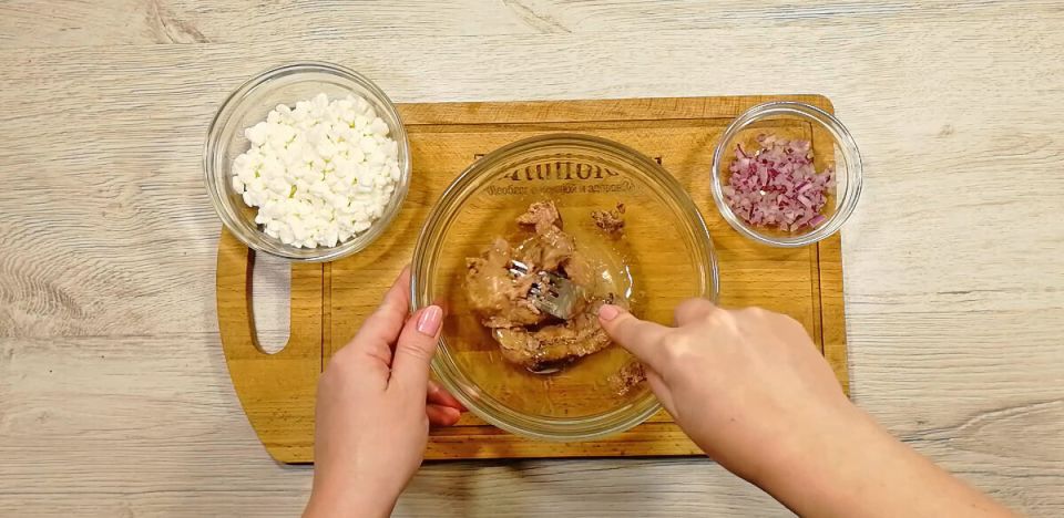 Украсить праздник: оригинальные закуски на новогодний стол с печенью трески