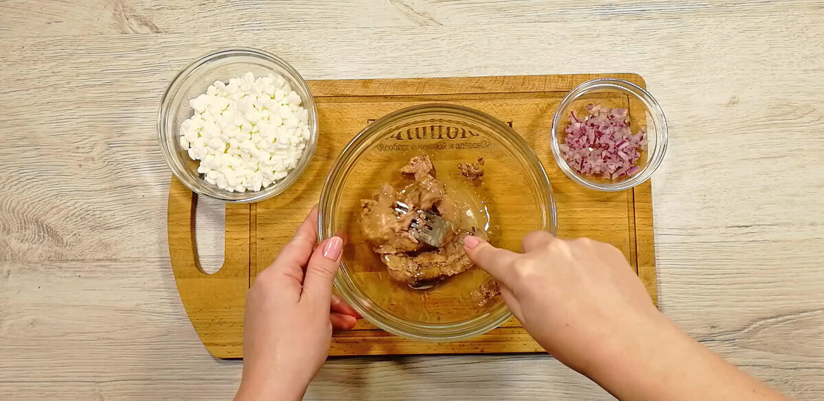 Украсить праздник: оригинальные закуски на новогодний стол с печенью трески