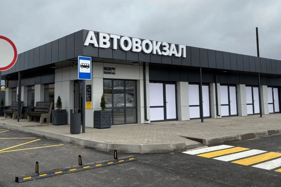 На месте старого аварийного здания автовокзала в Сальске открыли обновленный объект транспортной инфраструктуры