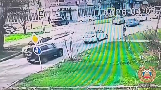 Сегодня днем в Новочеркасске 12-летний мальчик попал под колеса Lada Granta