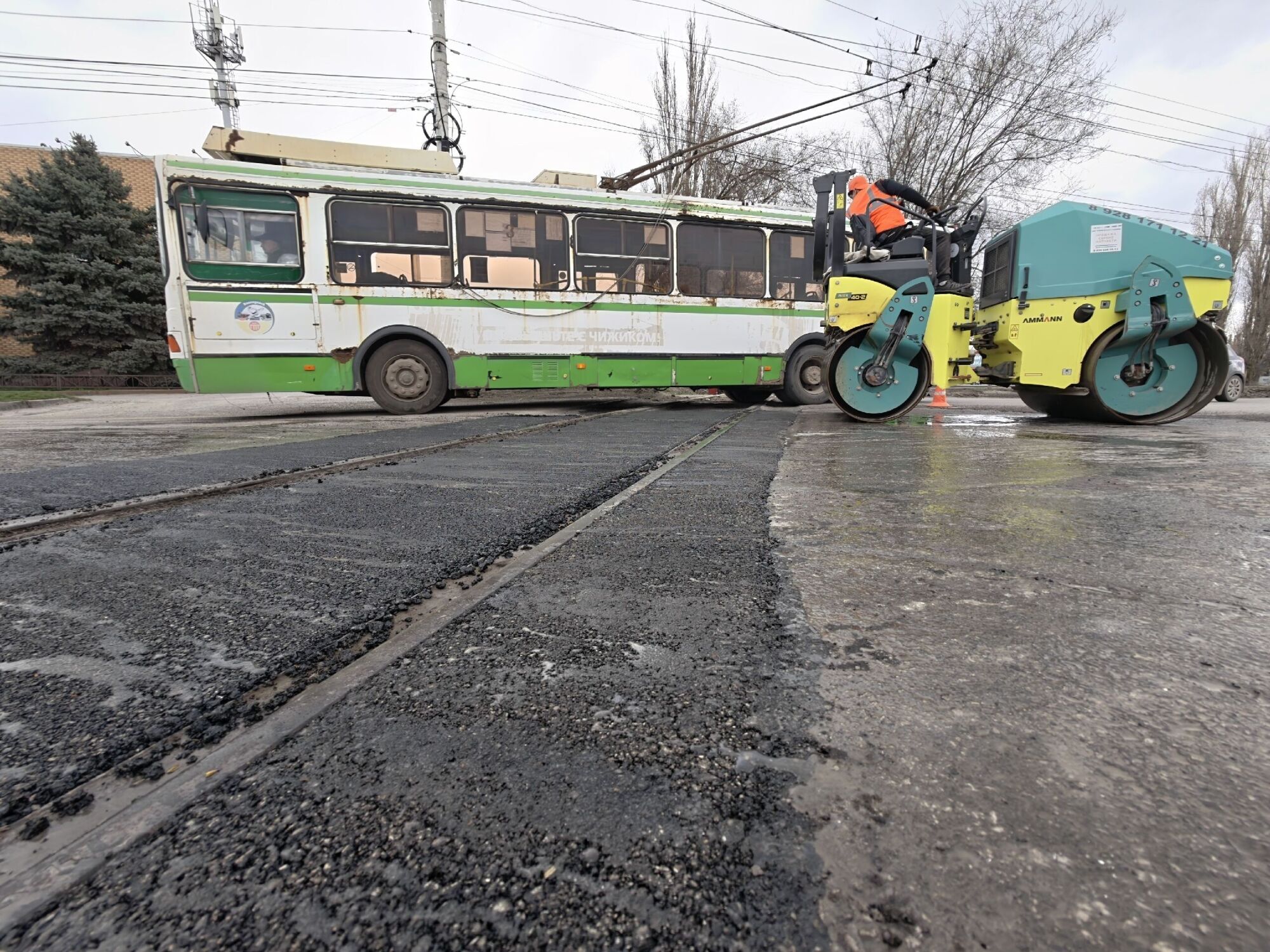 Подрядные организации приступили к ямочному ремонту автомобильных дорог горячей асфальтобетонной смесью Подрядные организации приступили к ямочному ремонту автомобильных дорог горячей асфальтобетонной смесью