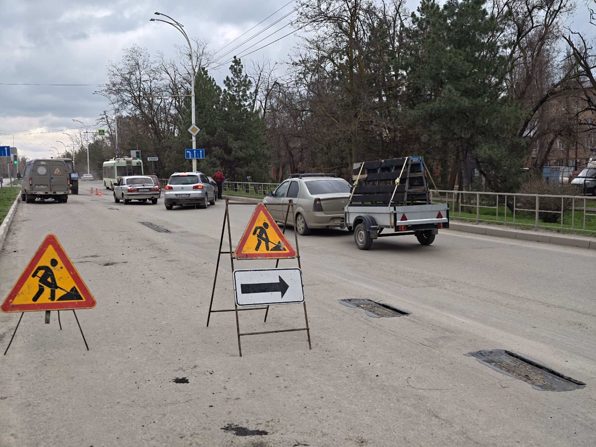 Подрядные организации приступили к ямочному ремонту автомобильных дорог горячей асфальтобетонной смесью Подрядные организации приступили к ямочному ремонту автомобильных дорог горячей асфальтобетонной смесью