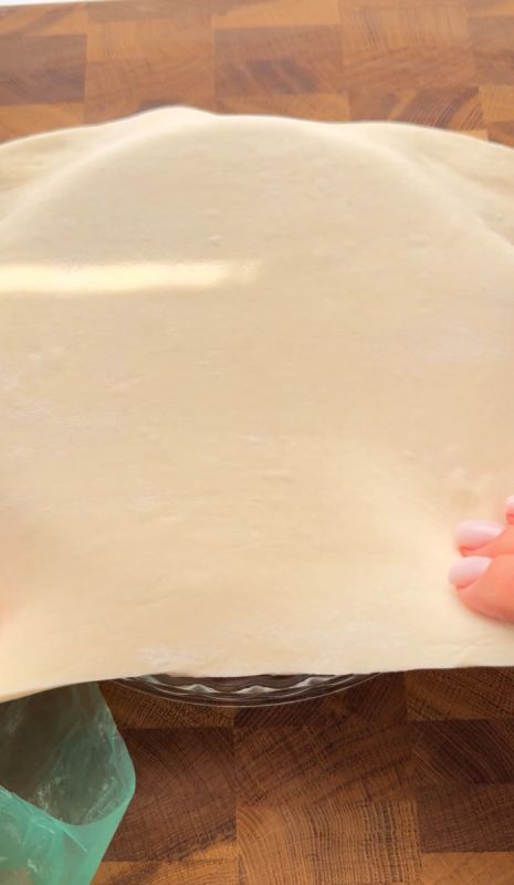 Летний пирог с тунцом и свежестью огурцов