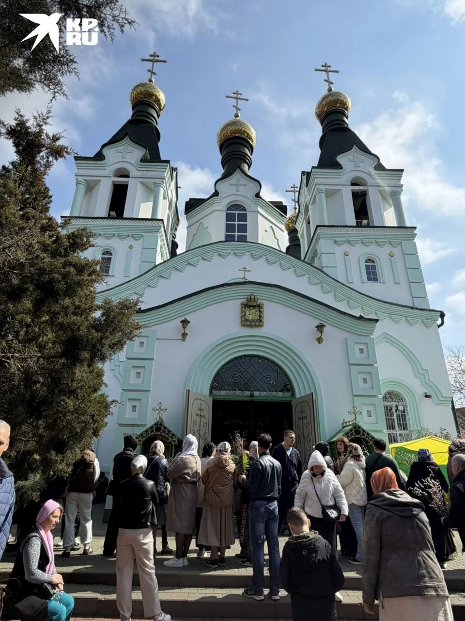 Продолжаем делиться кадрами с освящения верб из храма Троицы Живоначальной Продолжаем делиться кадрами с освящения верб из храма Троицы Живоначальной