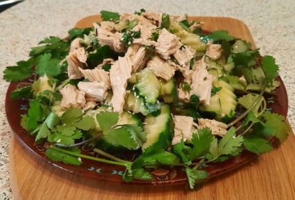 Пикантный салат в азиатском стиле: свежесть и яркие вкусы в каждом укусе