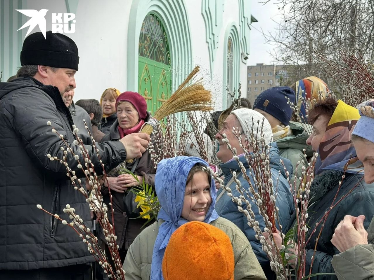 Продолжаем делиться кадрами с освящения верб из храма Троицы Живоначальной Продолжаем делиться кадрами с освящения верб из храма Троицы Живоначальной