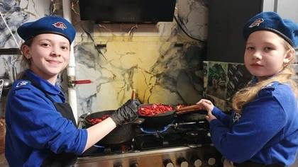 Любовь и Андрей воспитывают восьмерых детей, и все они — юнармейцы