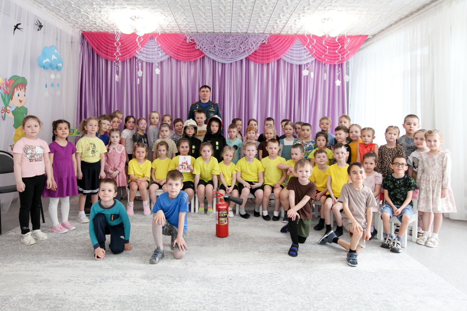 Сотрудники специального подразделения по охране Ростовской АЭС провели для воспитанников детского сада «Аленушка» спортивно-просветительскую акцию «Зарядка с МЧС России» Сотрудники специального подразделения по охране Ростовской АЭС провели для воспитанников детского сада «Аленушка» спортивно-просветительскую акцию «Зарядка с МЧС России»