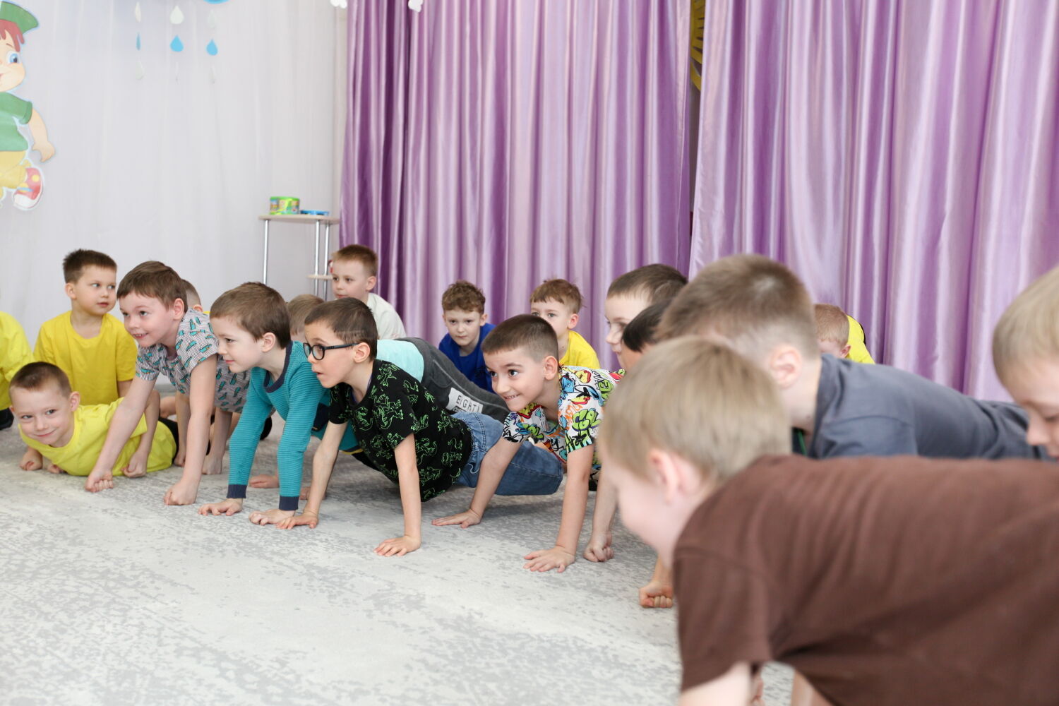 Сотрудники специального подразделения по охране Ростовской АЭС провели для воспитанников детского сада «Аленушка» спортивно-просветительскую акцию «Зарядка с МЧС России» Сотрудники специального подразделения по охране Ростовской АЭС провели для воспитанников детского сада «Аленушка» спортивно-просветительскую акцию «Зарядка с МЧС России»