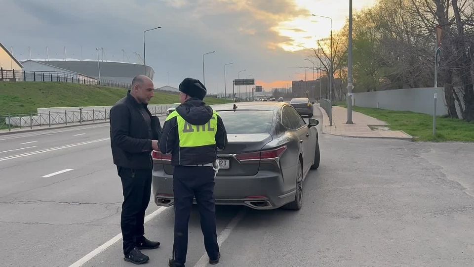 Контроль на дорогах: автоинспекторы выявляют нарушения ПДД