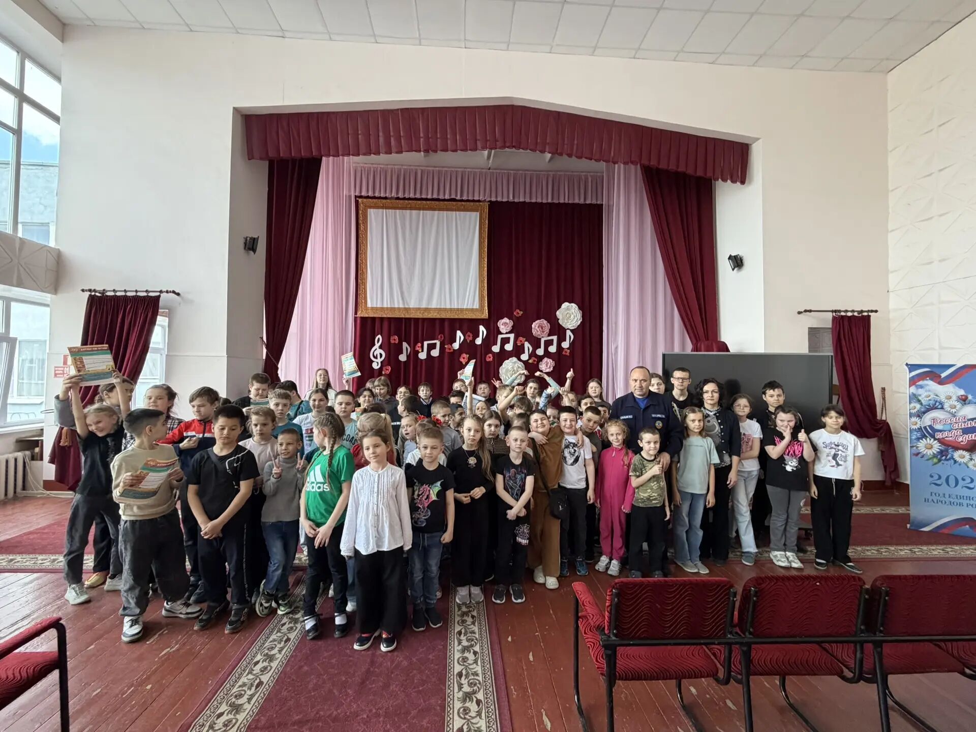 Сотрудники Управления по делам гражданской обороны и чрезвычайным ситуациям Волгодонска встретились с учащимися МБОУ СШ «Центр образования» Сотрудники Управления по делам гражданской обороны и чрезвычайным ситуациям Волгодонска встретились с учащимися МБОУ СШ «Центр образования»