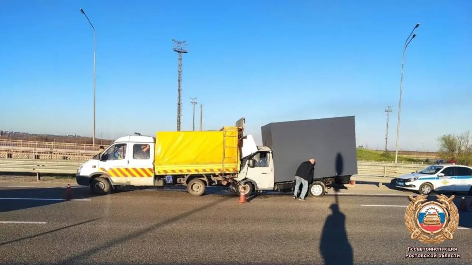 Сотрудники полиции устанавливают обстоятельства ДТП