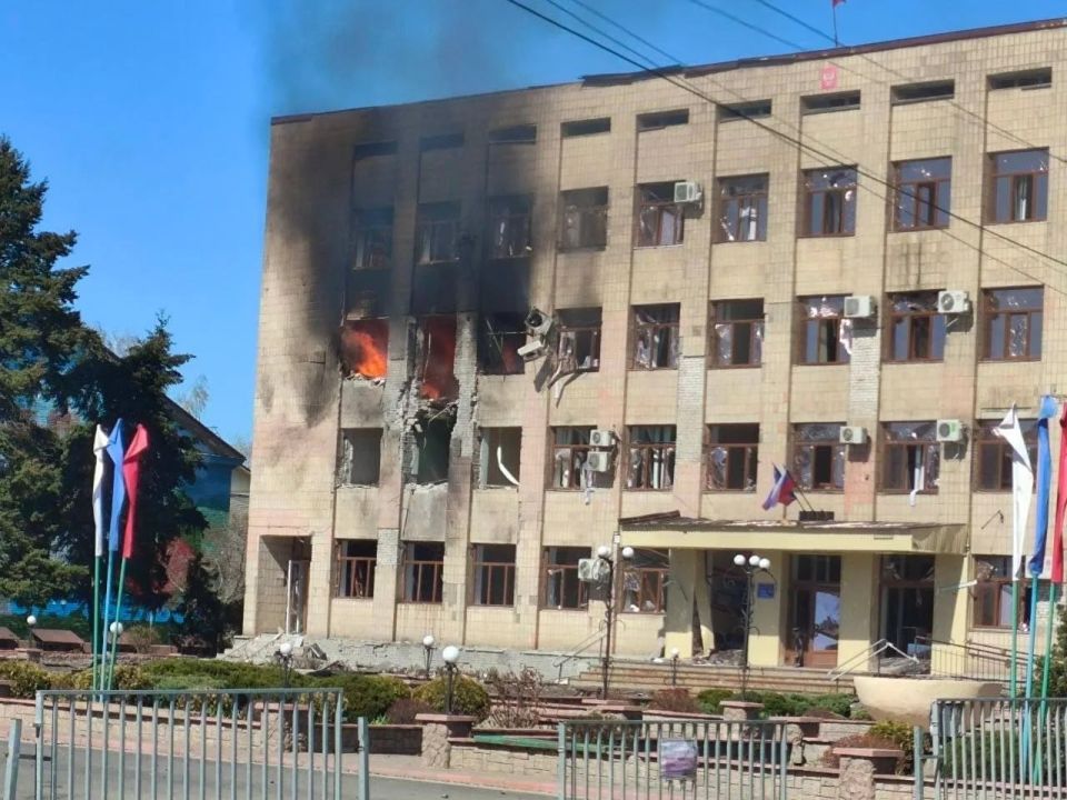 ВСУ ударили по администрации Старобельска, есть пострадавшие