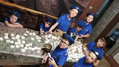 Любовь и Андрей воспитывают восьмерых детей, и все они — юнармейцы Любовь и Андрей воспитывают восьмерых детей, и все они — юнармейцы