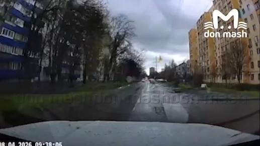 Момент удара молнии по ЛЭП на Западном прислал подписчик в предложку