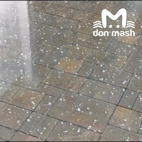 Дождь с градом обрушился на Ростов