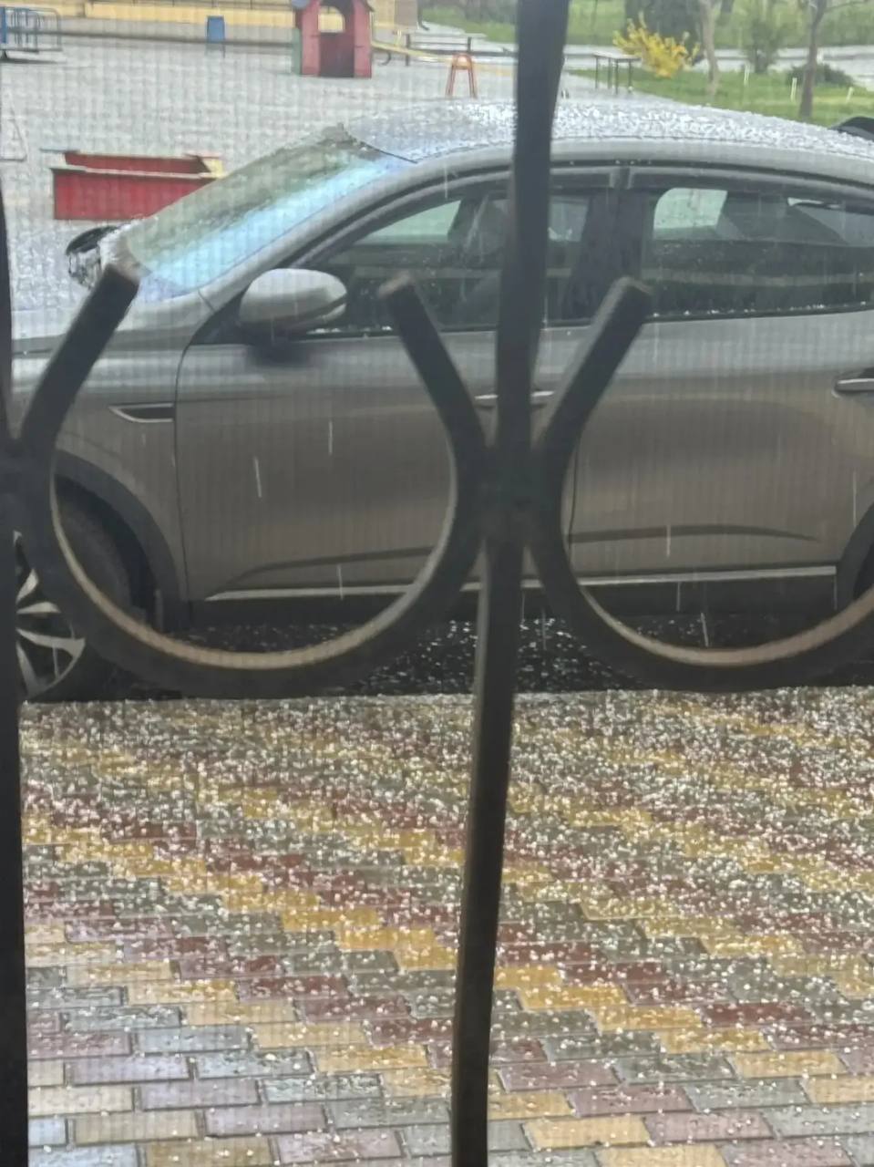 Град идёт сейчас на Западном Град идёт сейчас на Западном