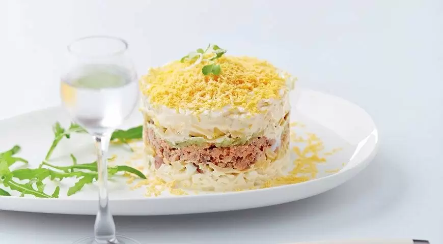 Салат Мимоза с сыром и сливочным маслом: новый взгляд на классический рецепт