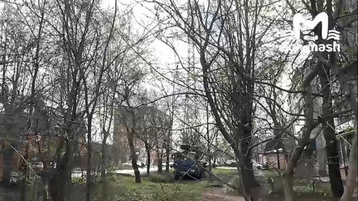 От удара молнии по ЛЭП в Ростове заискрили провода