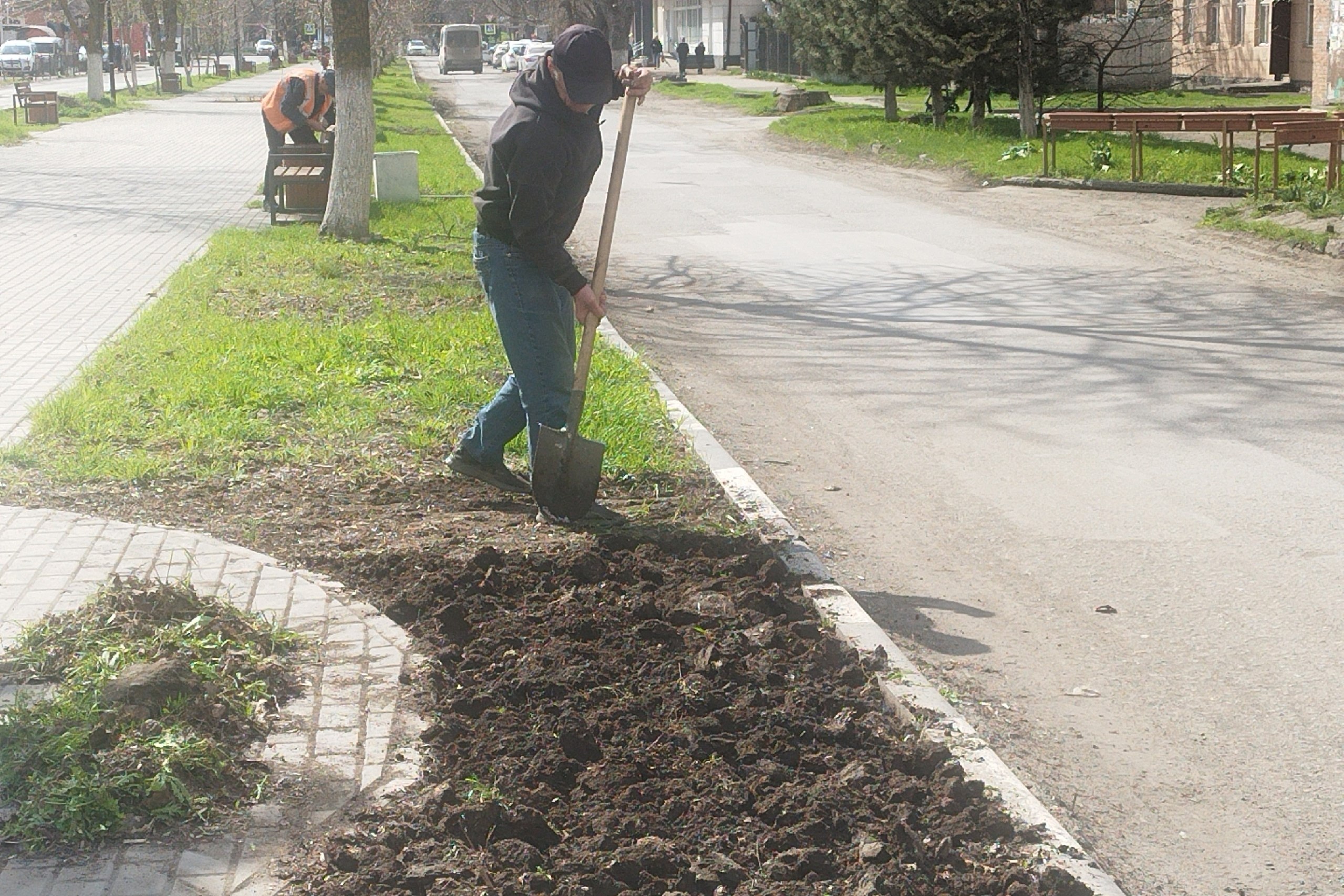 Субботник на улице Достоевского Субботник на улице Достоевского
