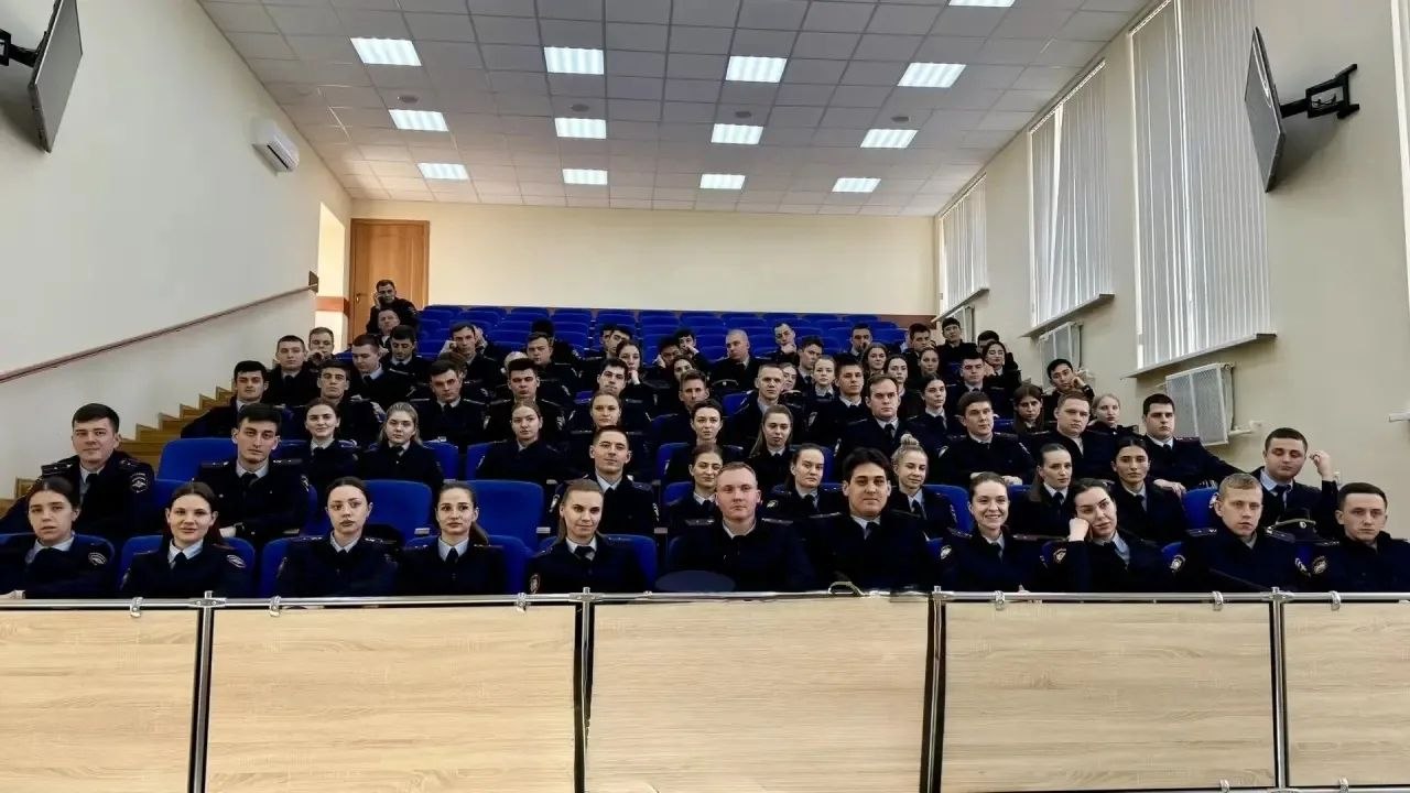 Руководитель ОИиОС донского МВД встретился с обучающимися Ростовского юридического института и рассказал о деятельности полицейской пресс-службы Руководитель ОИиОС донского МВД встретился с обучающимися Ростовского юридического института и рассказал о деятельности полицейской пресс-службы