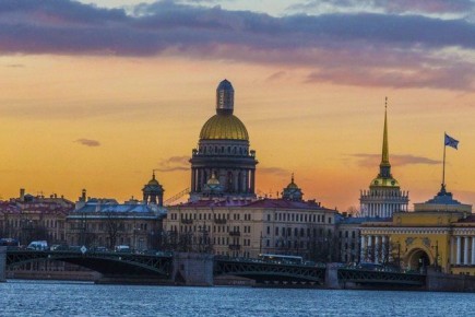 Кафе на Невском проспекте: уходят в тень сладостей