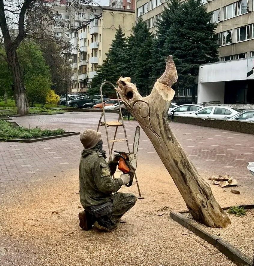 Власти Ростова решили делать из заражённых деревьев арт-объекты